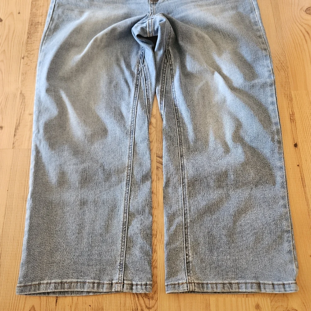 Judy Blue Women's Wide Crop Jeans - Picture 6 of 8